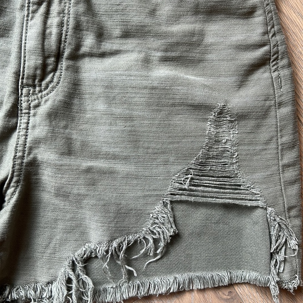 AE High Rise “Mom” Short w/ Rips - Picture 5 of 7